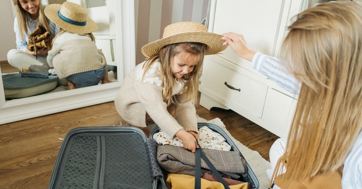 Les robes parfaites à glisser dans votre valise : légères, stylées et sans faux plis
