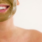 Peau nette et éclat naturel : le secret de l’argile verte en soin du visage