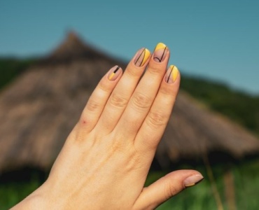 Ongles jaunes : 9 astuces simples pour retrouver des mains éclatantes
