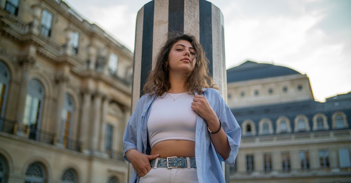 Chic et moderne : idées de tenues élégantes pour sublimer une jeune femme