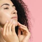 Bakuchiol : l’alternative douce au rétinol pour les peaux sensibles