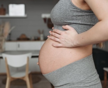 Soulager le mal de dos pendant la grossesse : conseils simples et efficaces au quotidien