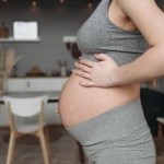 Soulager le mal de dos pendant la grossesse : conseils simples et efficaces au quotidien