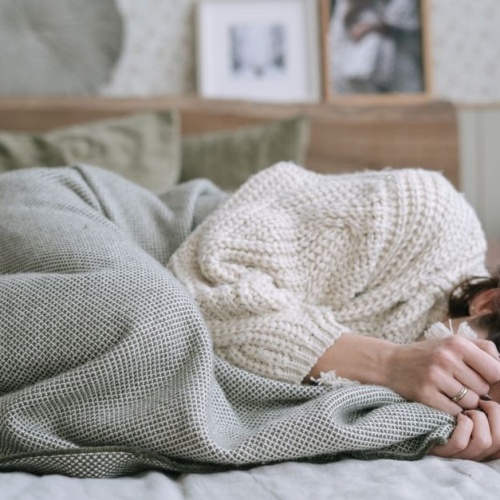 Quand les hormones jouent sur l’humeur : comprendre le lien entre anxiété et cycle menstruel