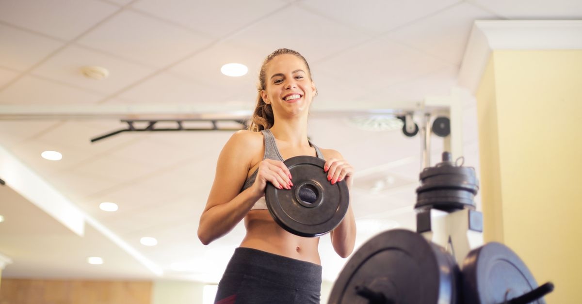 Des bras en béton : le guide motivant pour se muscler avec des poids