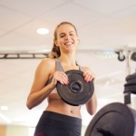 Des bras en béton : le guide motivant pour se muscler avec des poids