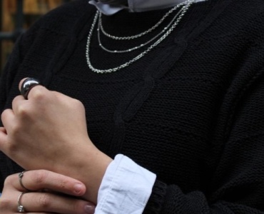 Adoptez le look cosy-chic : idées de tenues avec un ensemble en maille pour toutes les saisons