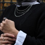 Adoptez le look cosy-chic : idées de tenues avec un ensemble en maille pour toutes les saisons