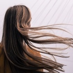 Chevelure en danger ? Les meilleures astuces pour freiner la chute et retrouver des cheveux plus forts