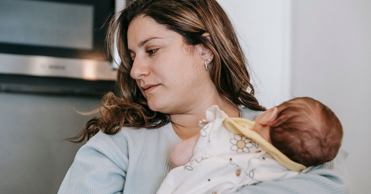 Après l’accouchement : reconnaître les signaux de l’anxiété et retrouver la sérénité