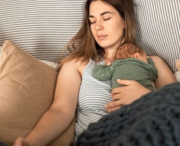 Nuits plus douces après bébé : astuces sommeil pour jeunes mamans